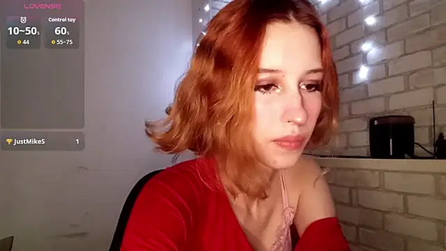 Snapshot of SirenFrost chatting on July 9, 2026, 3:55 pm SirenFrost online show from July 9, 2026, 3:55 pm