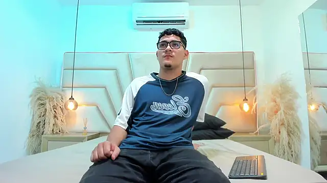 DylanLuxe online show from March 25, 2026, 6:35 am