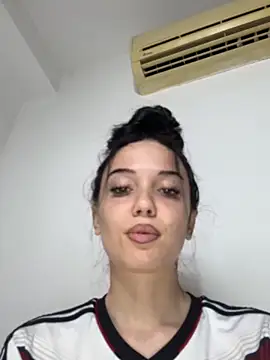 icedrosemarye online show from June 12, 2026, 6:16 pm