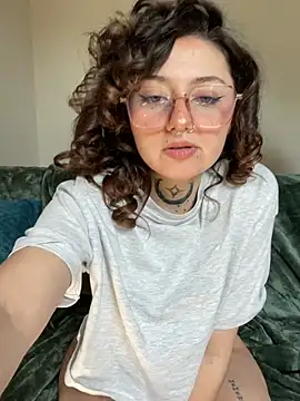 Snapshot of milou_xtx chatting on April 29, 2026, 9:35 am milou xtx online show from April 29, 2026, 9:35 am