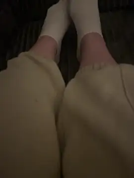 Snapshot of LilouPieds chatting on March 24, 2026, 6:41 pm LilouPieds online show from March 24, 2026, 6:41 pm