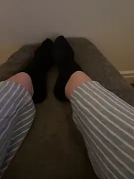 Snapshot of LilouPieds chatting on April 11, 2026, 10:35 pm LilouPieds online show from April 11, 2026, 10:35 pm