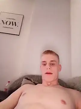 Snapshot of matthi898 chatting on April 10, 2026, 2:02 pm matthi898 online show from April 10, 2026, 2:02 pm