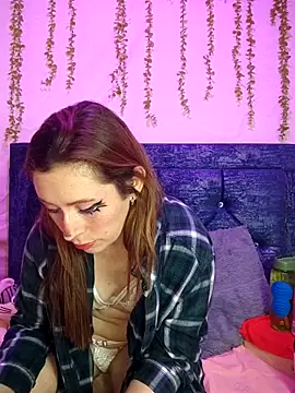 Amber prada online show from April 22, 2026, 9:10 pm