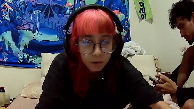 Snapshot of Moon_ chatting on June 5, 2026, 3:44 am Moon online show from June 5, 2026, 3:44 am