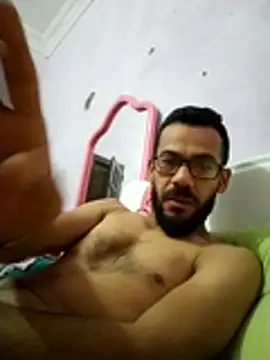 Snapshot of Alimohamed08 chatting on April 3, 2026, 1:01 am Alimohamed08 online show from April 3, 2026, 1:01 am