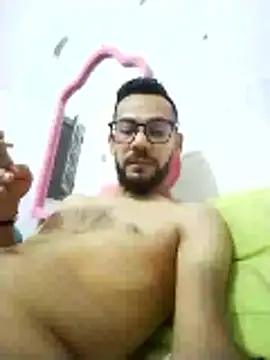 Snapshot of Alimohamed08 chatting on May 25, 2026, 12:54 am Alimohamed08 online show from May 25, 2026, 12:54 am