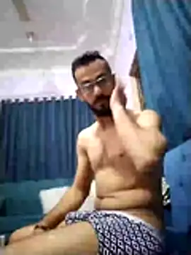 Snapshot of Alimohamed08 chatting on April 8, 2026, 8:32 pm Alimohamed08 online show from April 8, 2026, 8:32 pm