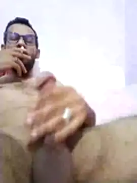 Snapshot of Alimohamed08 chatting on July 9, 2026, 12:44 am Alimohamed08 online show from July 9, 2026, 12:44 am