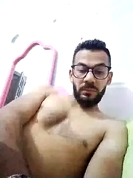 Snapshot of Alimohamed08 chatting on May 6, 2026, 9:41 pm Alimohamed08 online show from May 6, 2026, 9:41 pm