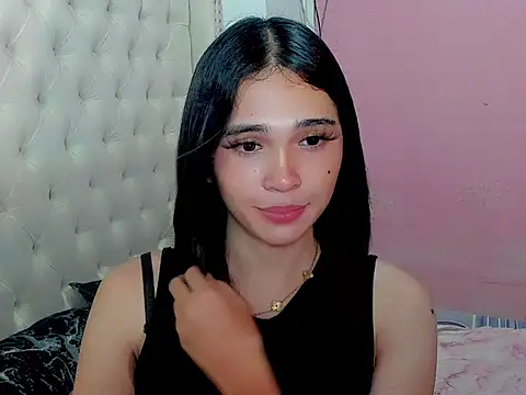 allaboutlara  online show from April 6, 2026, 11:11 am