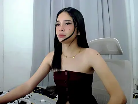 allaboutlara  online show from April 8, 2026, 12:12 am