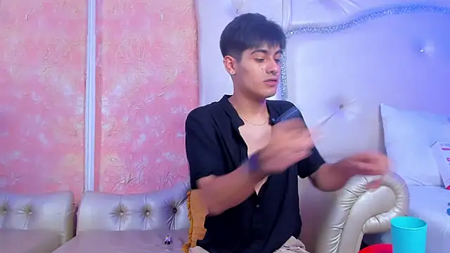TylerCruz   online show from May 14, 2026, 10:29 pm