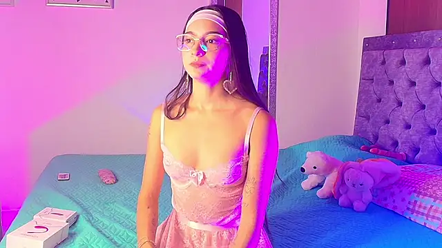 Daphne Rosse online show from July 5, 2026, 12:23 pm