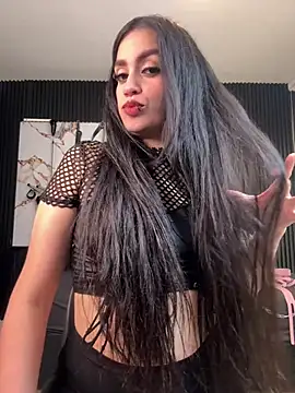 Darkrisnah online show from May 4, 2026, 8:33 pm