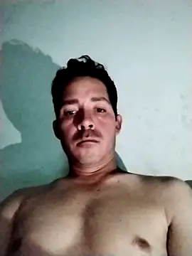 Gabriel leon33 online show from May 10, 2026, 7:12 am