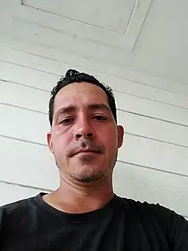 Gabriel leon33 online show from April 29, 2026, 9:43 pm