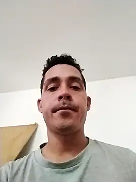 Gabriel leon33 online show from June 10, 2026, 7:26 pm