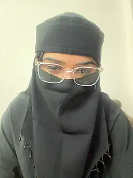 Snapshot of karandeep_kaur_isback chatting on March 26, 2026, 10:35 am karandeep kaur isback online show from March 26, 2026, 10:35 am