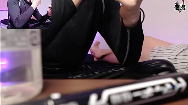 Snapshot of DontCloseYet chatting on April 15, 2026, 7:03 am DontCloseYet online show from April 15, 2026, 7:03 am