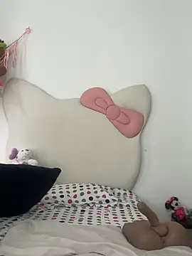 Snapshot of Valerie-S chatting on April 14, 2026, 1:49 pm Valerie-S online show from April 14, 2026, 1:49 pm