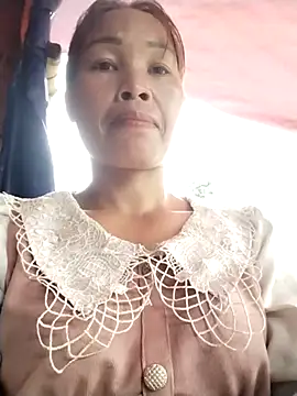 Ely-cute2k online show from May 18, 2026, 1:06 am