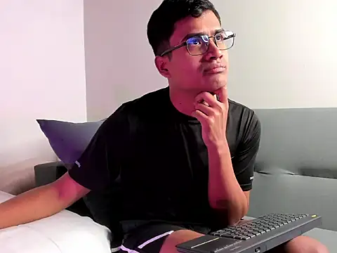 ThiagoVega  online show from August 3, 2026, 9:04 am