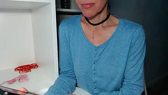 LadyL2026 online show from May 18, 2026, 6:18 am