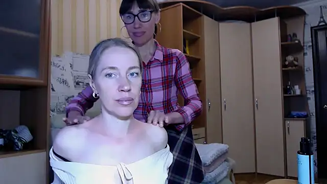 LadyL2026 online show from March 28, 2026, 12:17 pm