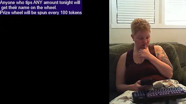 Snapshot of SugarSparklez chatting on March 25, 2026, 8:08 pm SugarSparklez online show from March 25, 2026, 8:08 pm