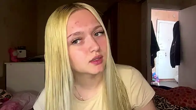 Sophia Blonde online show from May 12, 2026, 4:24 pm