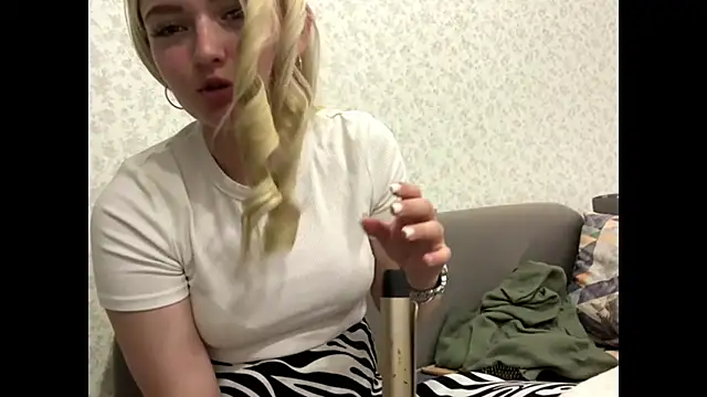 Sophia Blonde online show from May 18, 2026, 4:56 pm