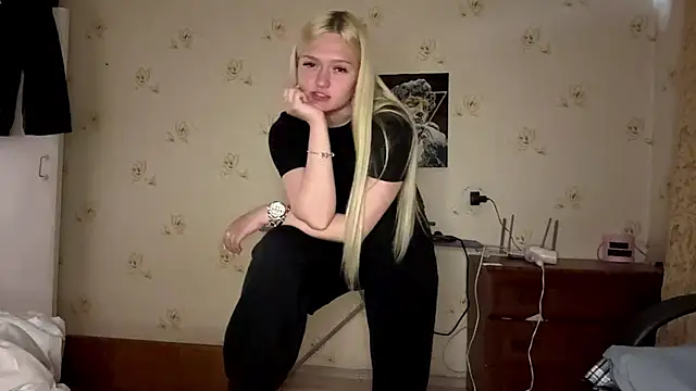 Sophia Blonde online show from May 17, 2026, 6:19 pm