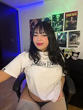 Snapshot of Hinataaa_ chatting on April 15, 2026, 5:02 am Hinataaa online show from April 15, 2026, 5:02 am