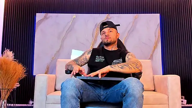 NICK OWEEN26 online show from March 25, 2026, 11:36 pm