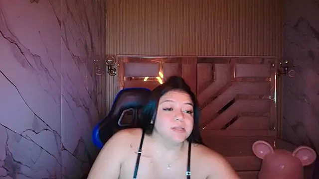 luna  r  online show from May 9, 2026, 3:21 am