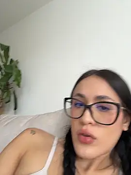 SerenaFox  online show from April 21, 2026, 7:31 pm