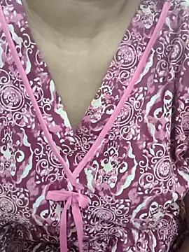 HeartlessGirl online show from May 15, 2026, 3:32 pm