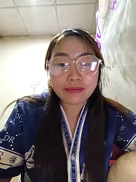 Snapshot of he-se-kin chatting on April 24, 2026, 5:42 am he-se-kin online show from April 24, 2026, 5:42 am
