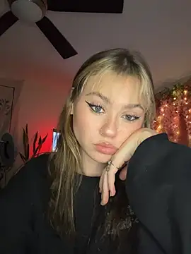 peachesncreamyy online show from April 28, 2026, 3:44 am