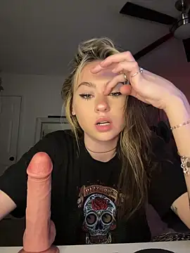 peachesncreamyy online show from May 5, 2026, 3:20 am