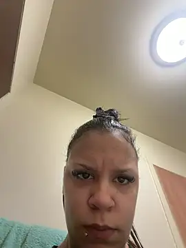 Snapshot of Honeyy_bunzzxoxo chatting on April 27, 2026, 1:31 pm Honeyy bunzzxoxo online show from April 27, 2026, 1:31 pm