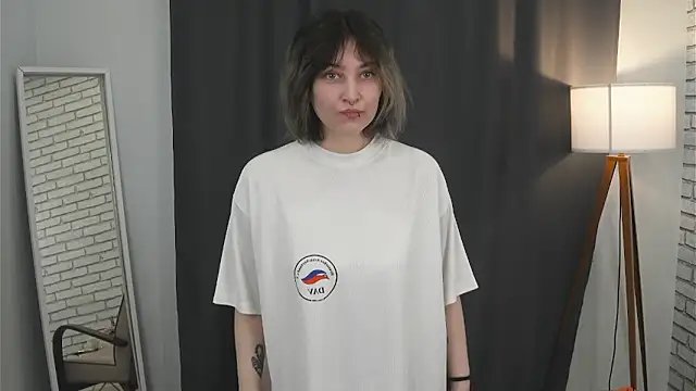 Snapshot of WavaMaddison chatting on March 26, 2026, 3:27 am WavaMaddison online show from March 26, 2026, 3:27 am