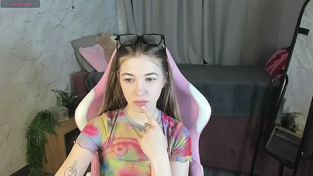 Miss Shanel online show from April 30, 2026, 1:01 am