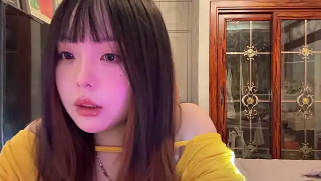 thelittlexx online show from April 18, 2026, 8:05 am