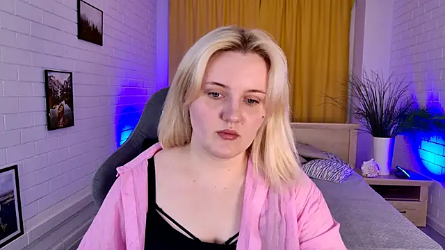 Snapshot of KathyBriggs chatting on April 1, 2026, 5:31 am KathyBriggs online show from April 1, 2026, 5:31 am
