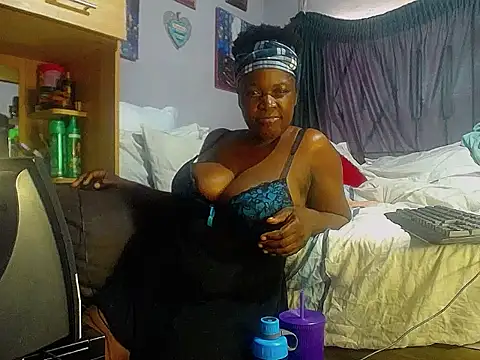 Snapshot of Noviavee chatting on April 15, 2026, 8:20 am Noviavee online show from April 15, 2026, 8:20 am