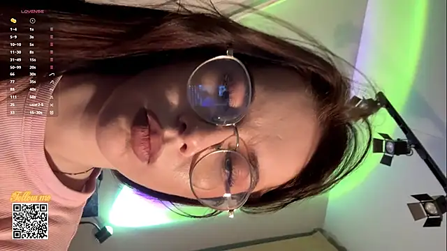 DorothyJones online show from April 5, 2026, 6:14 pm