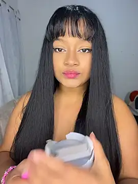 Snapshot of Saraa_M chatting on April 23, 2026, 8:10 pm Saraa M online show from April 23, 2026, 8:10 pm