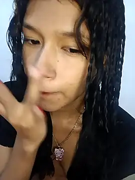 Snapshot of Yi_Uzi chatting on April 24, 2026, 12:45 am Yi Uzi online show from April 24, 2026, 12:45 am